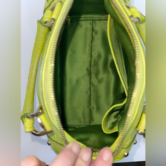 RARE👜VERSACE👜AUTHENTICATED Medusa Lime green croc embossed satchel - Picture 13 of 15